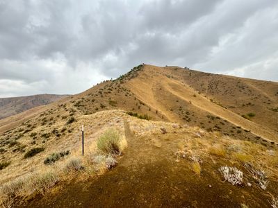 Trail junction with 1:2 Divide Trail